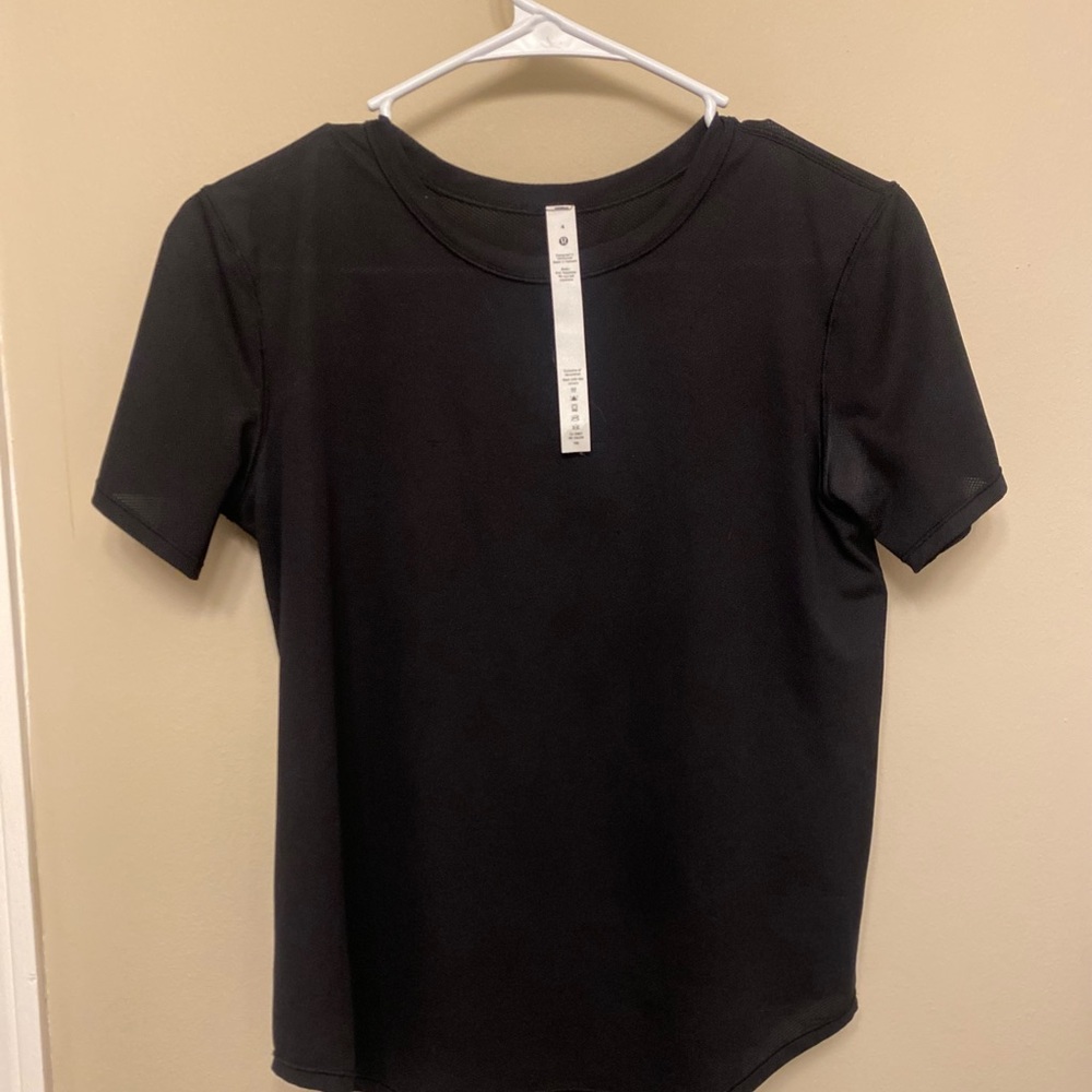 Black lululemon top size 4